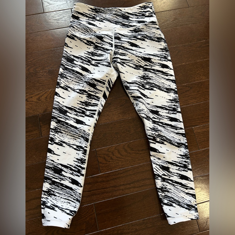 Zyia Black and White Leggings